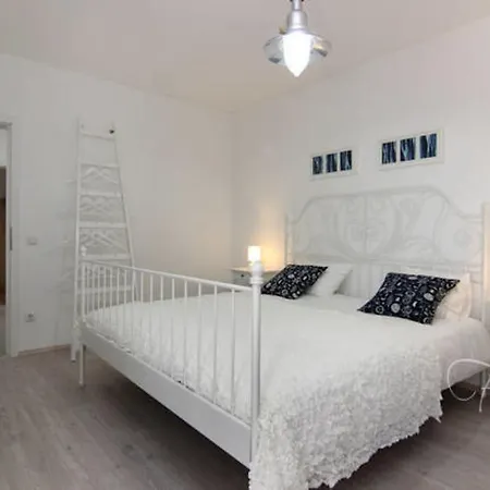 Terra Petrosa 트로기르